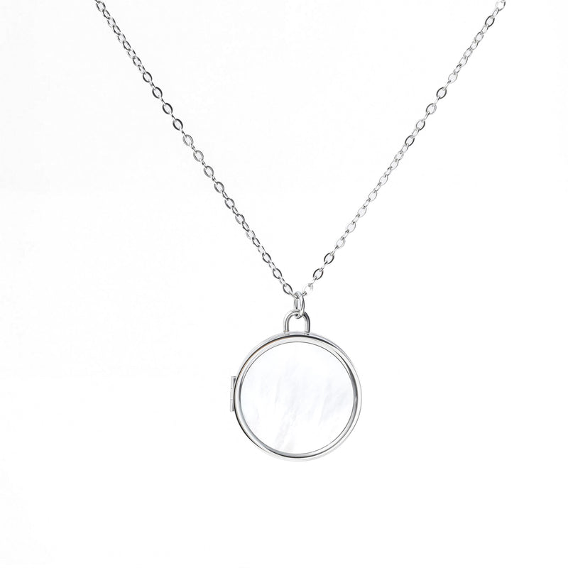 Vesper mother-of-pearl locket in silver finish
